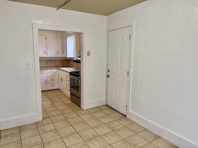 Foto del edificio - 1450 Clark Dr