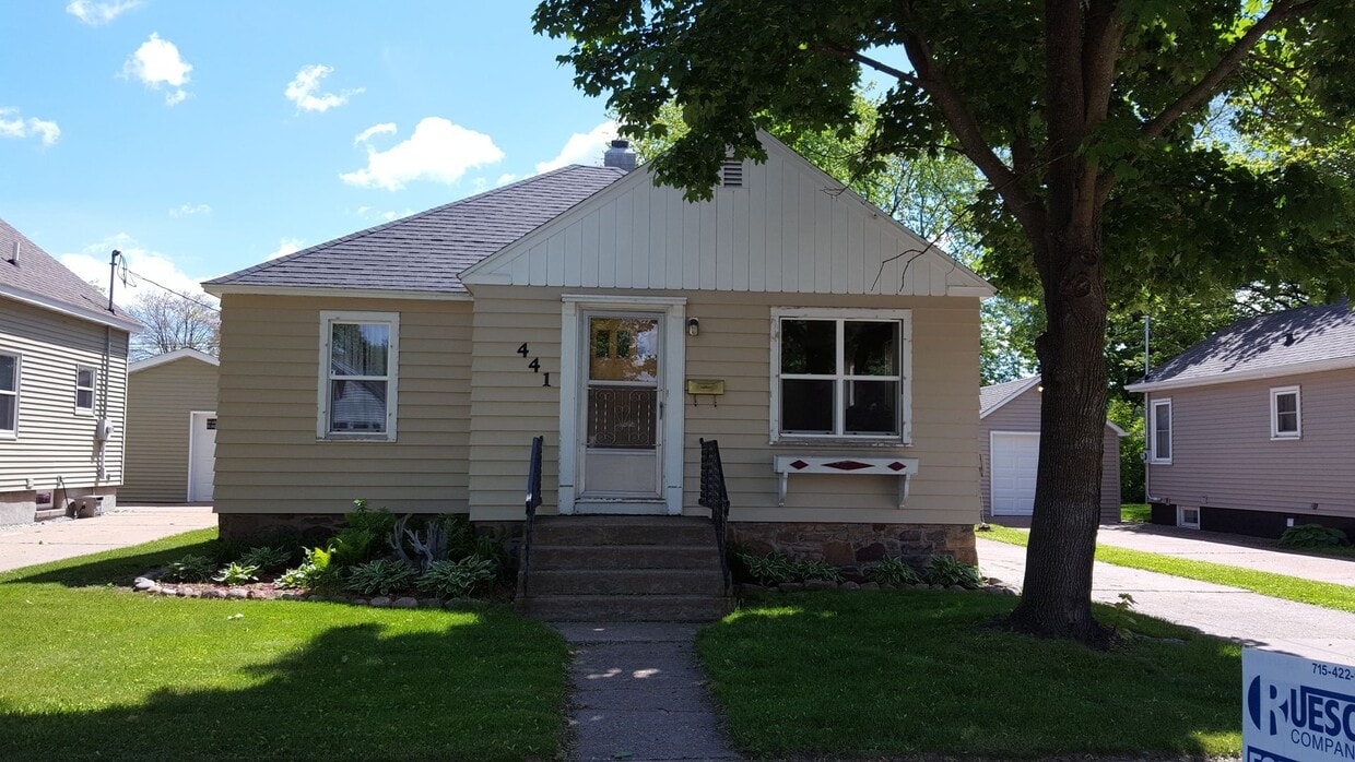 Primary Photo - 2 Bedroom House