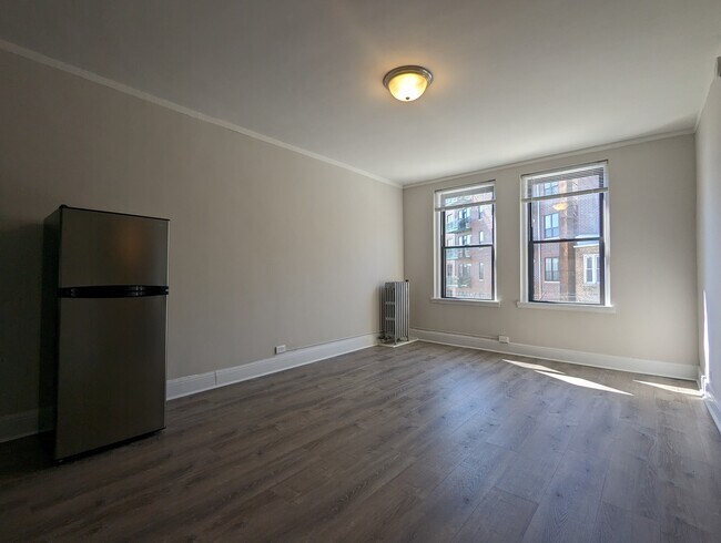Foto del edificio - 3335 W Diversey Ave