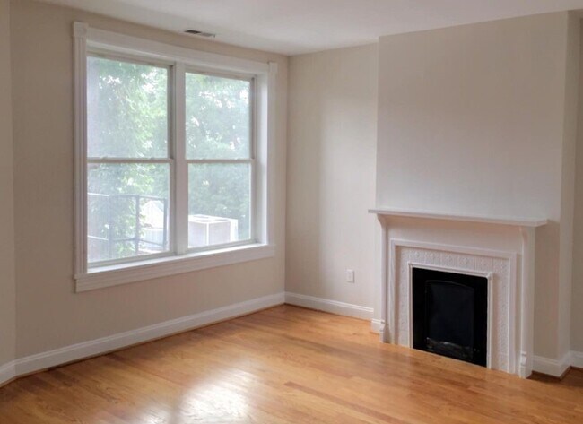 Building Photo - 2108 R St NW