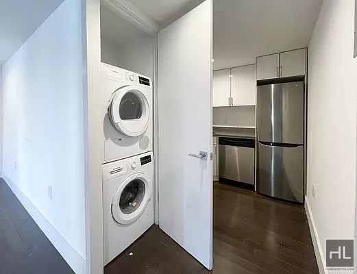 Foto del edificio - Convertible 2 bedroom w/ in unit Washer & ...