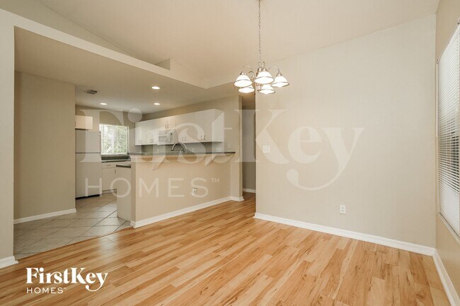 Foto del edificio - 8418 Wren Rd