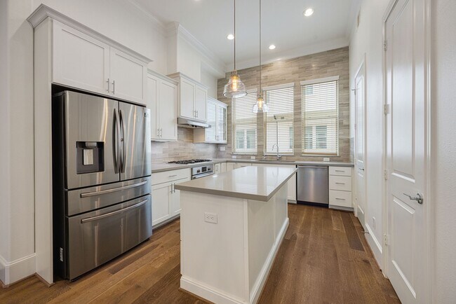 Foto del edificio - 2715 Maxroy St