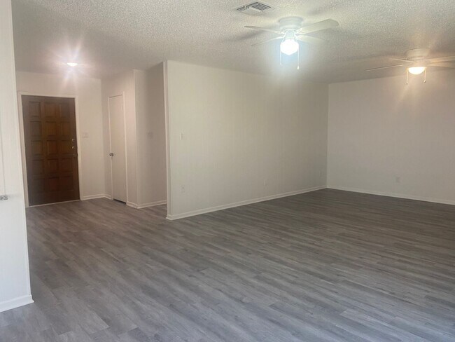 Foto del edificio - 3 BEDROOM, NEAR BELTON HIGH SCHOOL