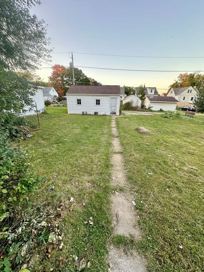 Building Photo - 4 Bed, 1.5 Bath Home for Rent in Waterloo ...