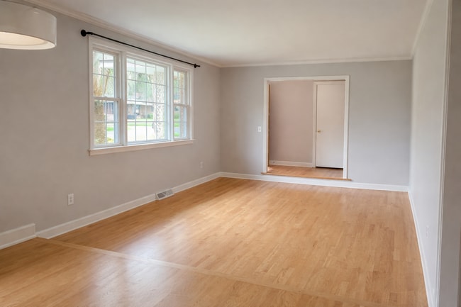 Building Photo - 1395 W Lenevar Dr