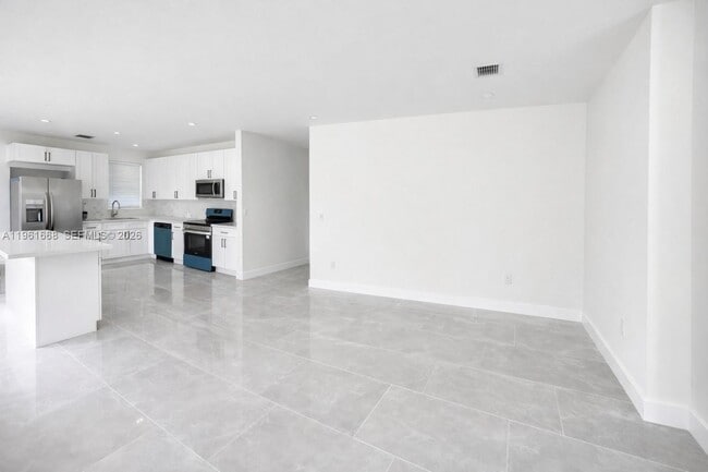 Foto del edificio - 3079 NW Flagler Terrace