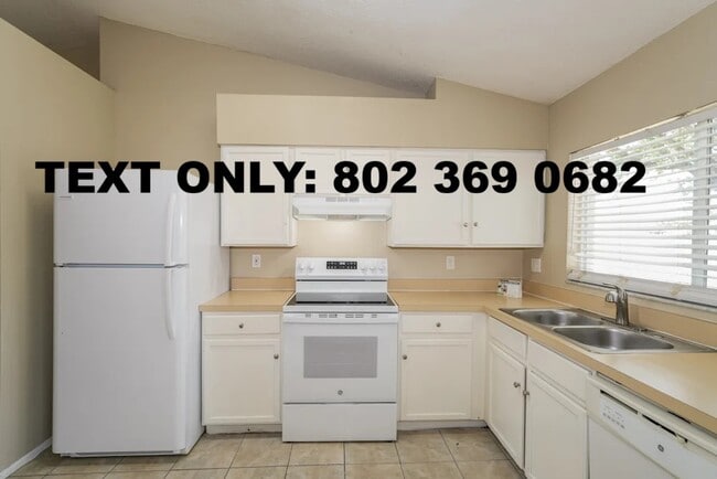 Foto del edificio - 1114 Blufield Ave