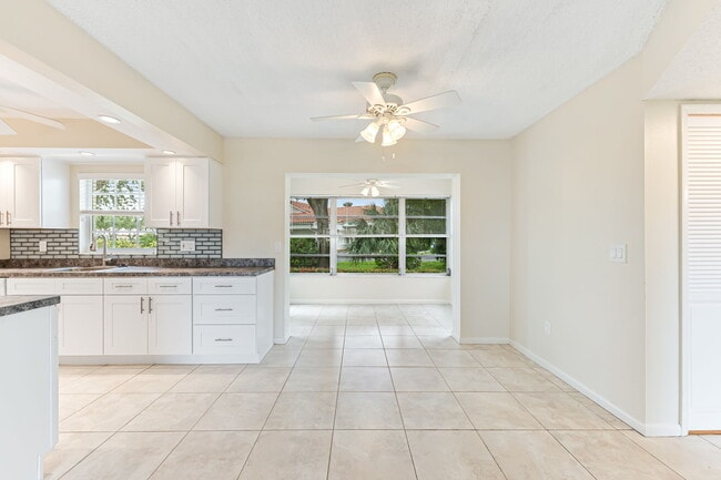Building Photo - 1518 Edgewater Cir