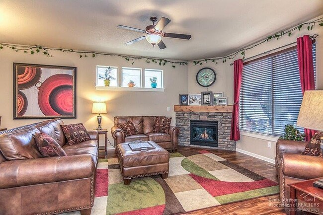 Building Photo - 20758 NE Sierra Dr