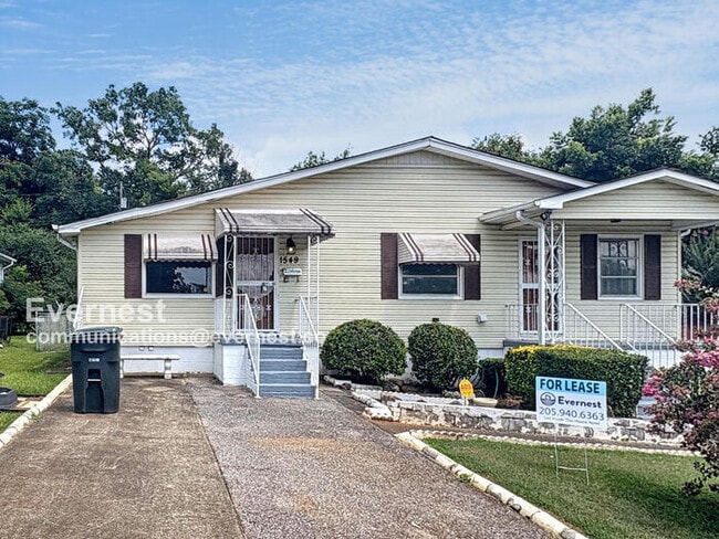 Building Photo - 1549 Elm St SW