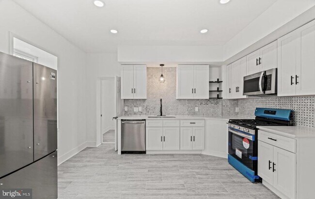 Building Photo - 116 Fern St