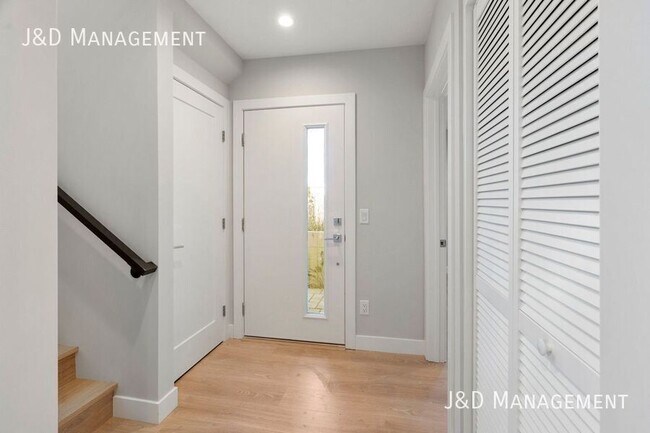 Building Photo - Brand New Build - Beautiful New Townhome