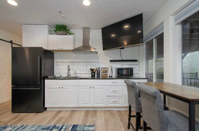 Building Photo - 645 SW 83rd Ave