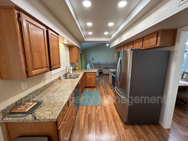 Foto del edificio - 13921 W Springdale Dr