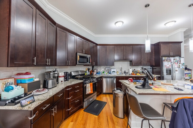 Foto del edificio - 520 N Western Ave