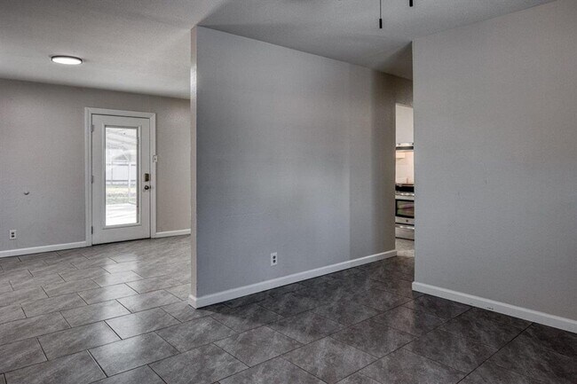 Foto del edificio - 3bedroom 1 bath remodeled
