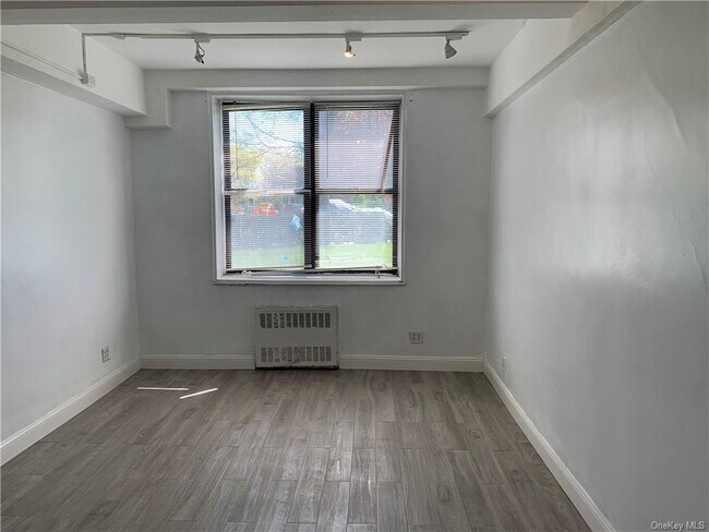 Foto del edificio - 6485 Broadway