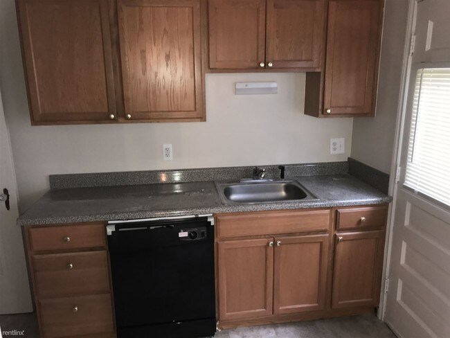 Building Photo - 2 br, 1 bath Duplex - 9236 Evergreen Ave