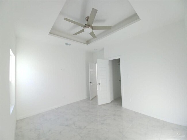 Building Photo - 1404 S Xanthia St
