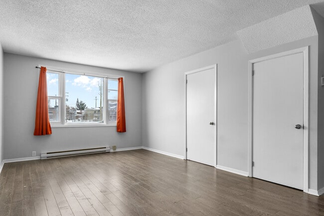 Building Photo - Spacieux Appartement 1 chambre – Hull, Gatineau | À 5 minutes d’Ottawa