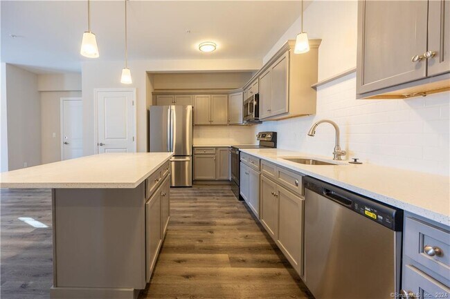 Foto del edificio - 64 E Mitchell Ave