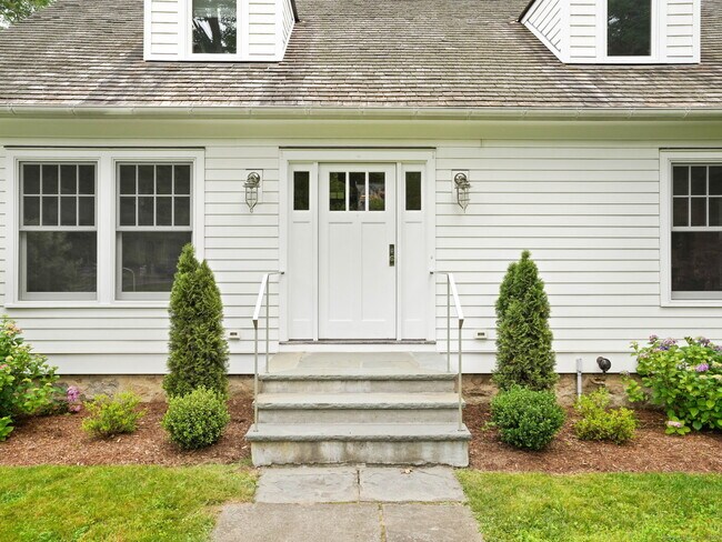 Building Photo - 947 Valley Rd
