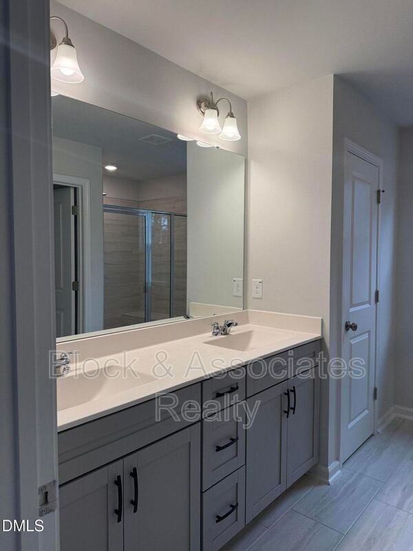 Foto del edificio - 5807 Humanity Ln