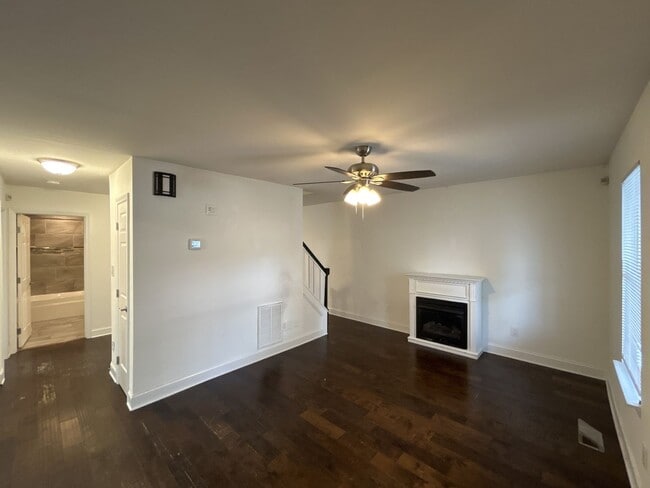 Building Photo - T.R. Lawing Property closet to Uptown!