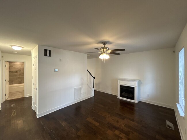 Foto del edificio - T.R. Lawing Property closet to Uptown!