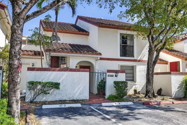 Foto del edificio - 347 Ives Dairy Rd