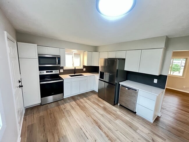 Building Photo - Move-In Ready Home with Stylish Upgrades i...
