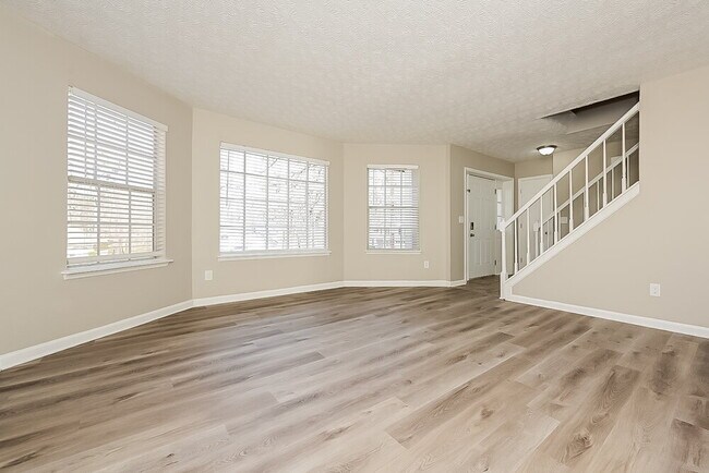 Foto del edificio - 245 Marcliff Ct