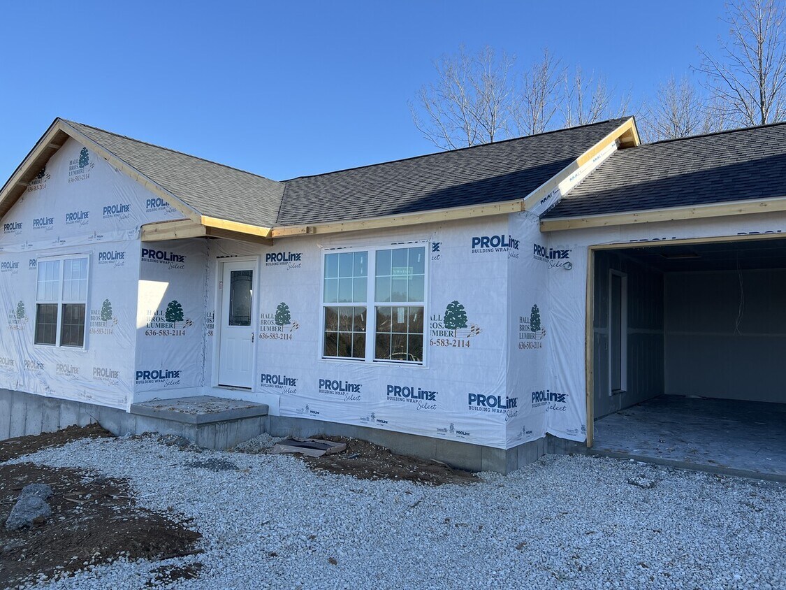 Building Photo - 102 Springfield Heights