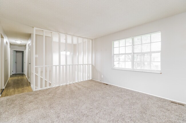 Foto del edificio - 2032 Farflung Dr