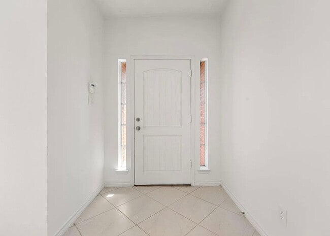 Foto del edificio - 13530 Carruth Ln