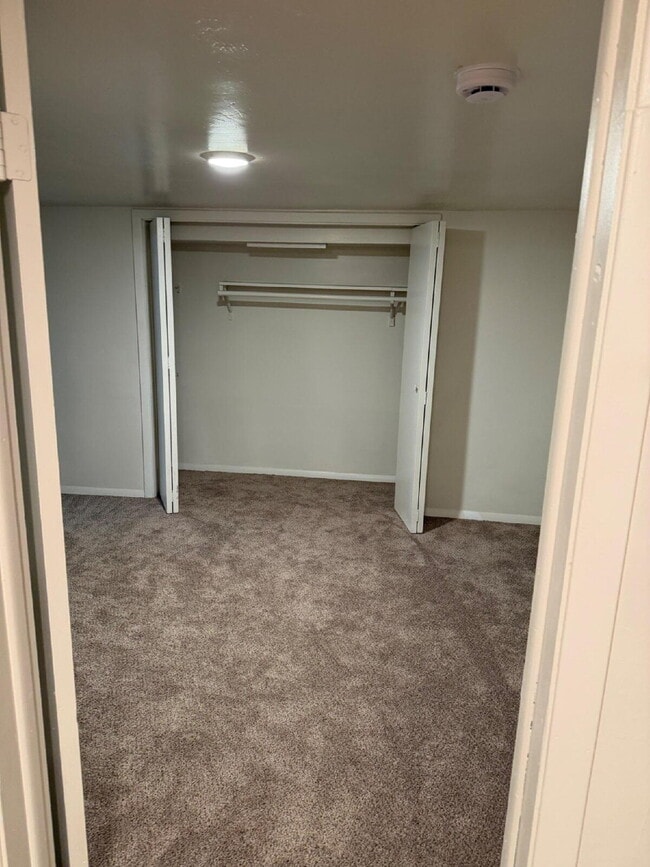 Foto del edificio - 2 Bed 1 Bath Unit Close to Main Street. All Utilities Included