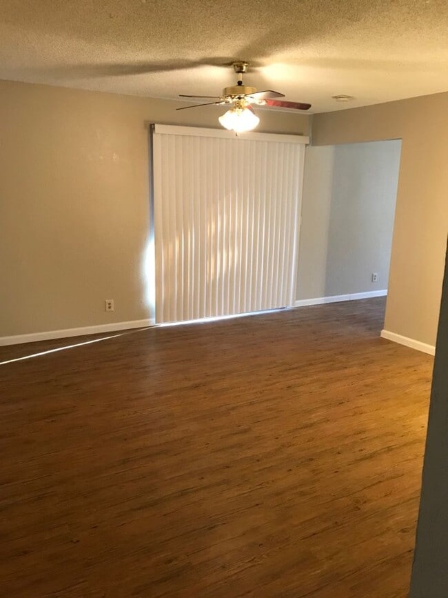 Building Photo - 5532 E Knoll Dr