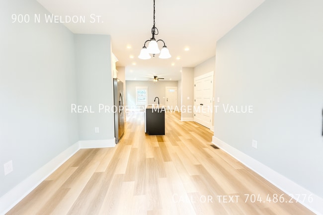 Foto del edificio - 900 N Weldon St