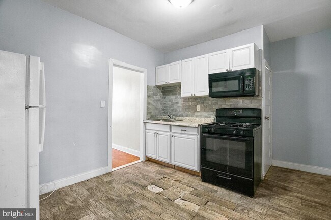 Building Photo - 1460 N 56th St
