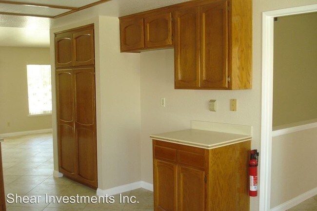Building Photo - 13543 Elm St