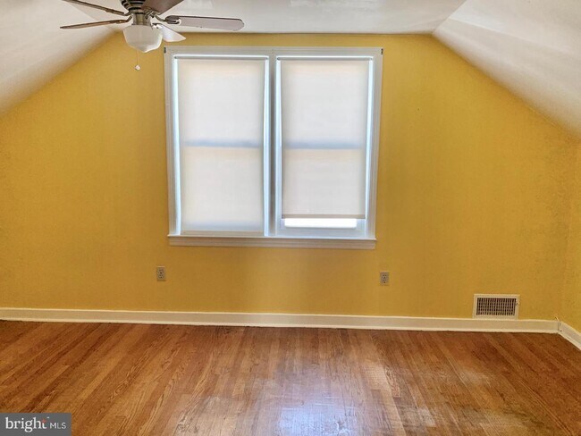 Building Photo - 10 Gedney Rd