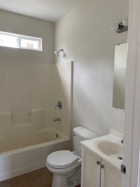 bathroom - 6230 Pasteur Blvd
