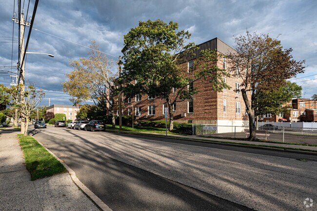 Building Photo - 510-530 Dubois Ave