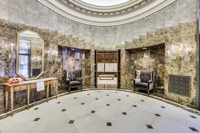 Building Photo - 10 E Ontario St