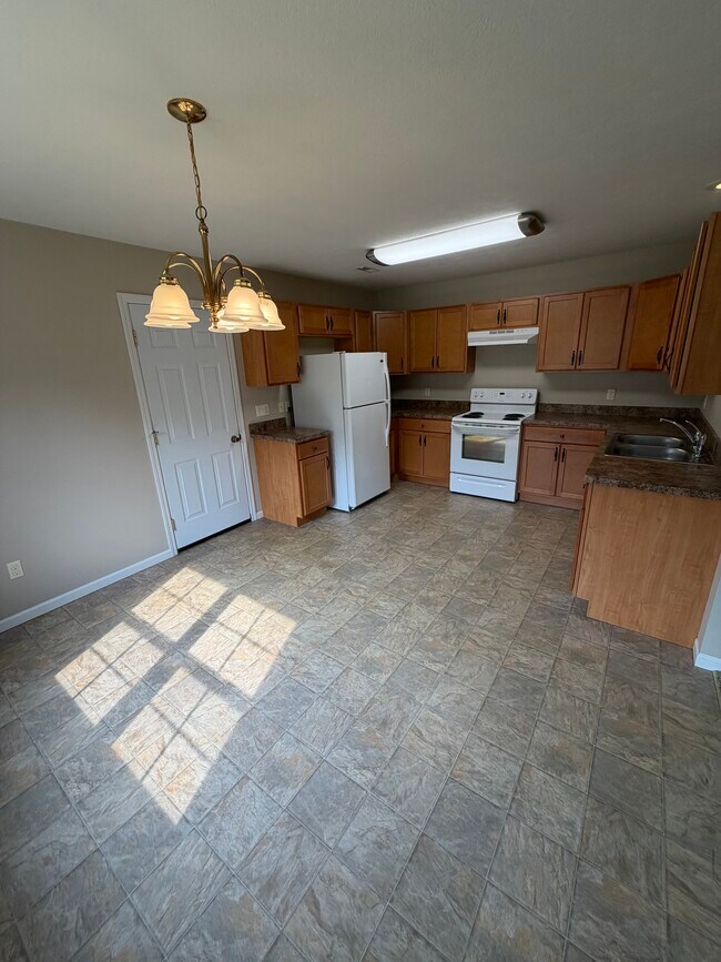 Foto del edificio - 348 Maplewood Dr