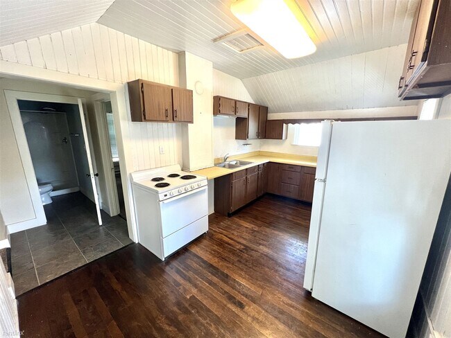 Foto del edificio - 2 br, 1 bath Duplex - 2413 4th Street 2