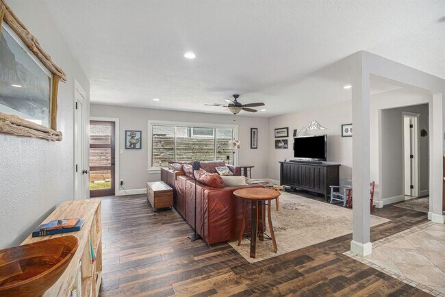 Building Photo - 10703 Willowgrove Dr