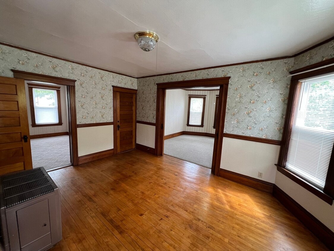 Primary Photo - 21 Watson Ave