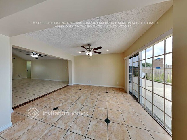 Foto del edificio - 15671 SW 143rd Ave